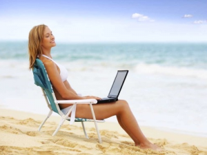 online_passive-income-online-beach